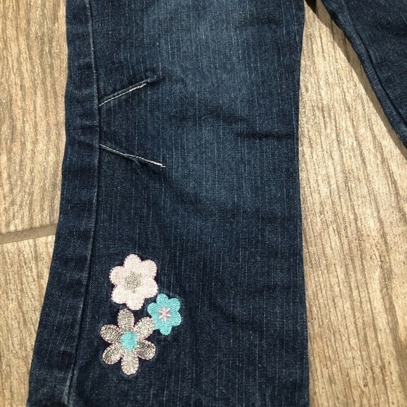5/$10 Young Hearts size 3T jeans with flower graphics - Picture 6 of 8
